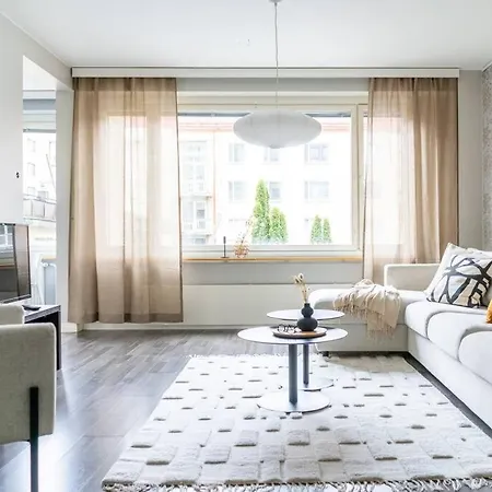 Spacious 2br In The Center Apartment *